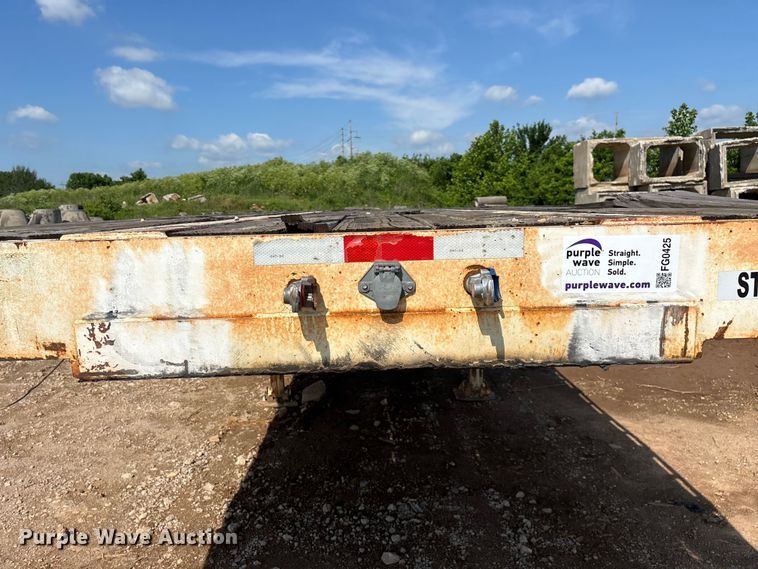image for item FG0425 1994 Fontaine flatbed trailer