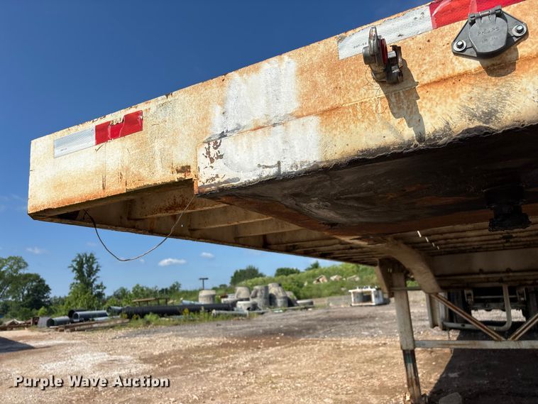 image for item FG0425 1994 Fontaine flatbed trailer