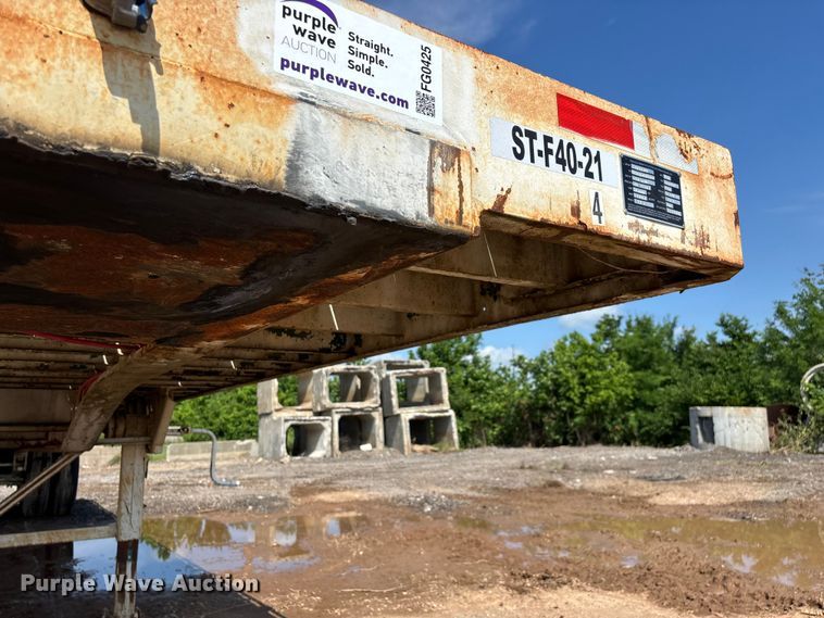 image for item FG0425 1994 Fontaine flatbed trailer