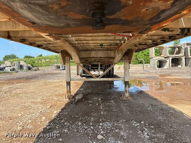 image for item FG0425 1994 Fontaine flatbed trailer