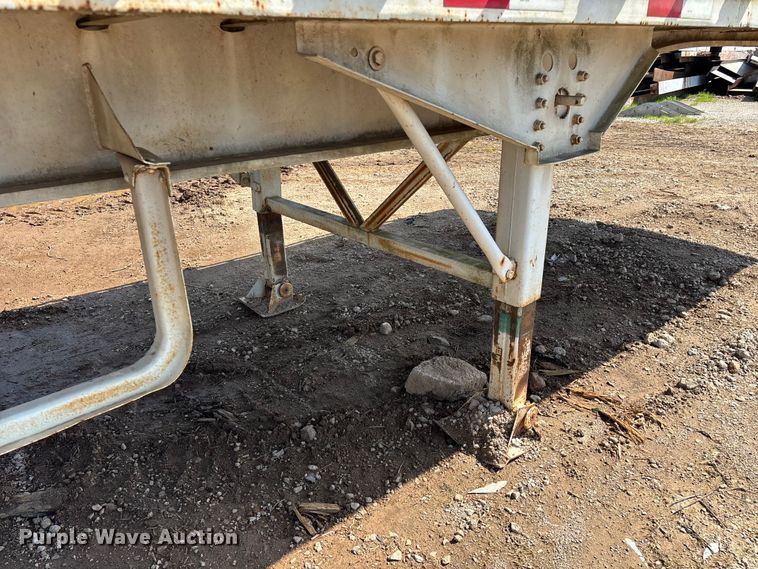 image for item FG0425 1994 Fontaine flatbed trailer