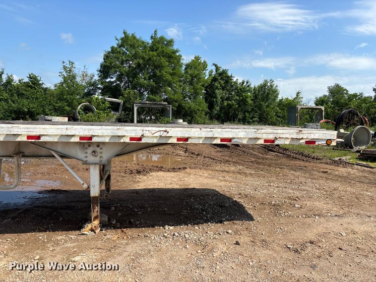 image for item FG0425 1994 Fontaine flatbed trailer