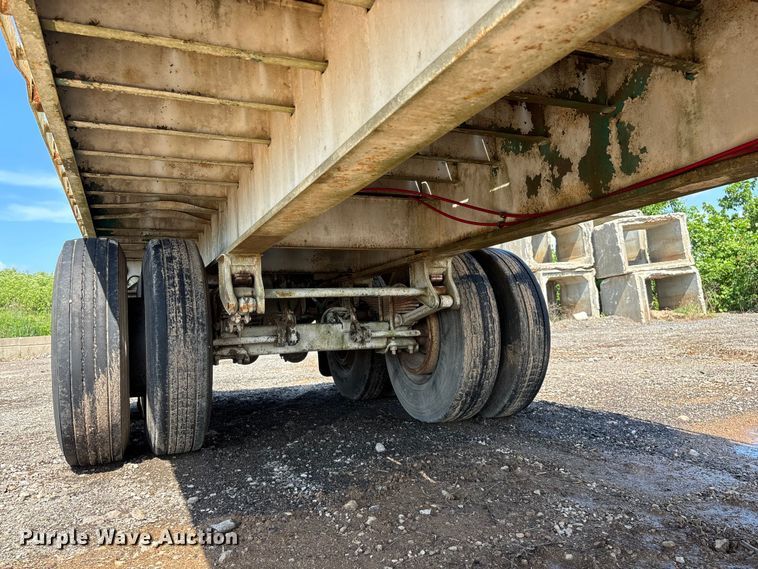 image for item FG0425 1994 Fontaine flatbed trailer