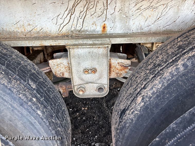 image for item FG0425 1994 Fontaine flatbed trailer