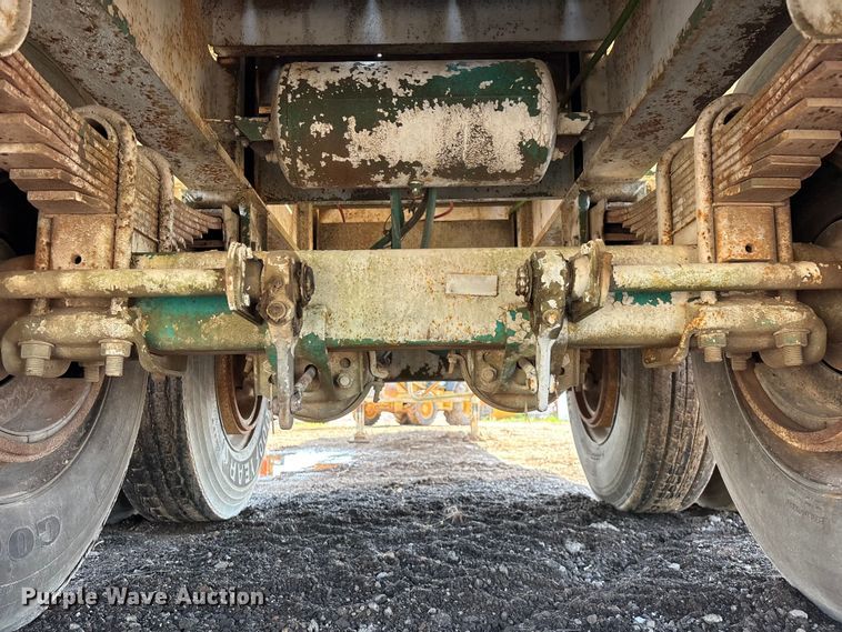 image for item FG0425 1994 Fontaine flatbed trailer
