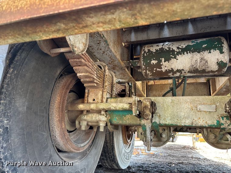 image for item FG0425 1994 Fontaine flatbed trailer