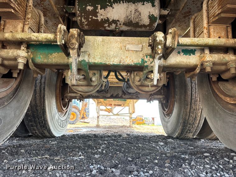 image for item FG0425 1994 Fontaine flatbed trailer