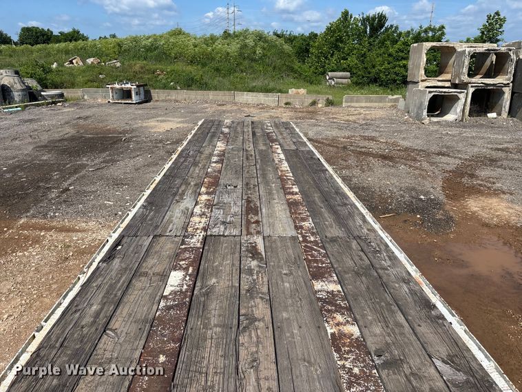 image for item FG0425 1994 Fontaine flatbed trailer