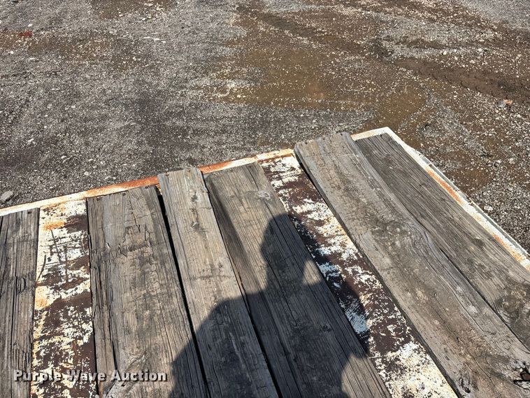 image for item FG0425 1994 Fontaine flatbed trailer