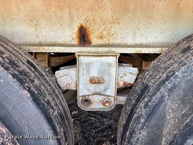 image for item FG0425 1994 Fontaine flatbed trailer