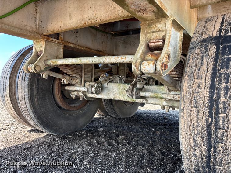 image for item FG0425 1994 Fontaine flatbed trailer
