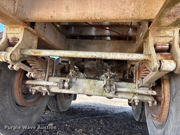 image for item FG0425 1994 Fontaine flatbed trailer