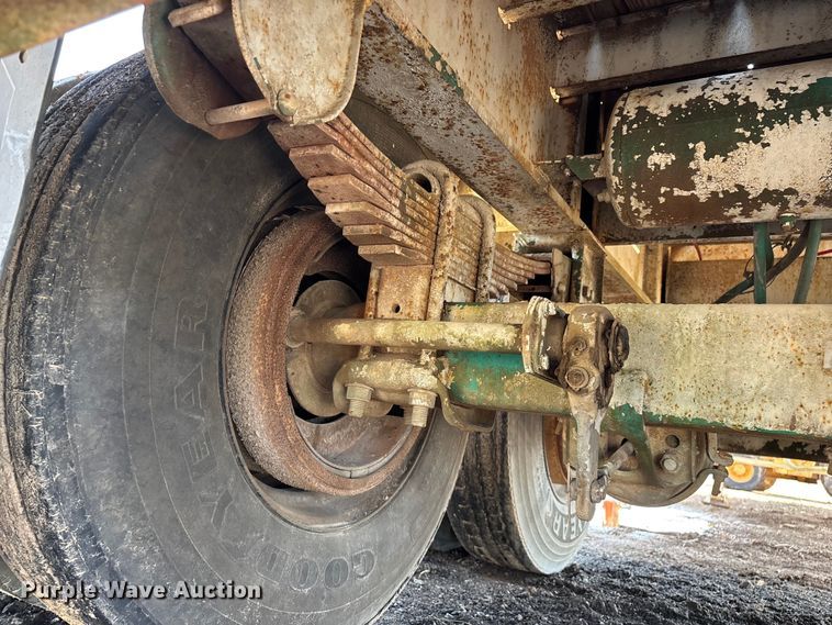 image for item FG0425 1994 Fontaine flatbed trailer
