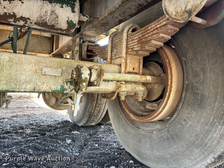 image for item FG0425 1994 Fontaine flatbed trailer