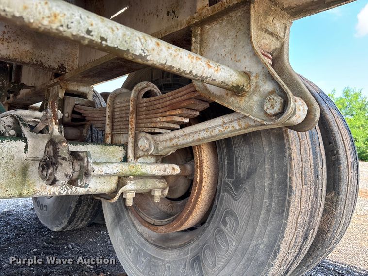 image for item FG0425 1994 Fontaine flatbed trailer
