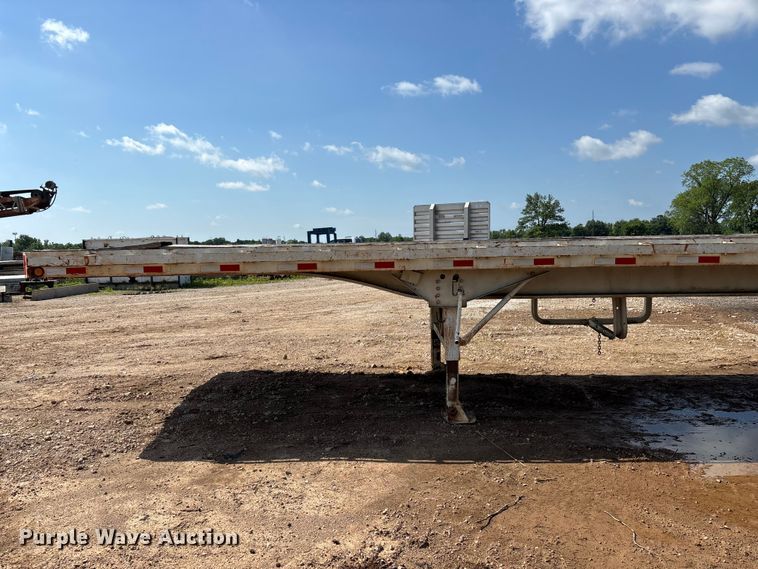 image for item FG0425 1994 Fontaine flatbed trailer