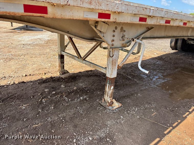 image for item FG0425 1994 Fontaine flatbed trailer