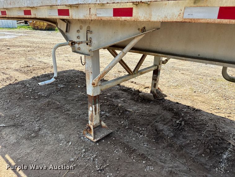 image for item FG0425 1994 Fontaine flatbed trailer