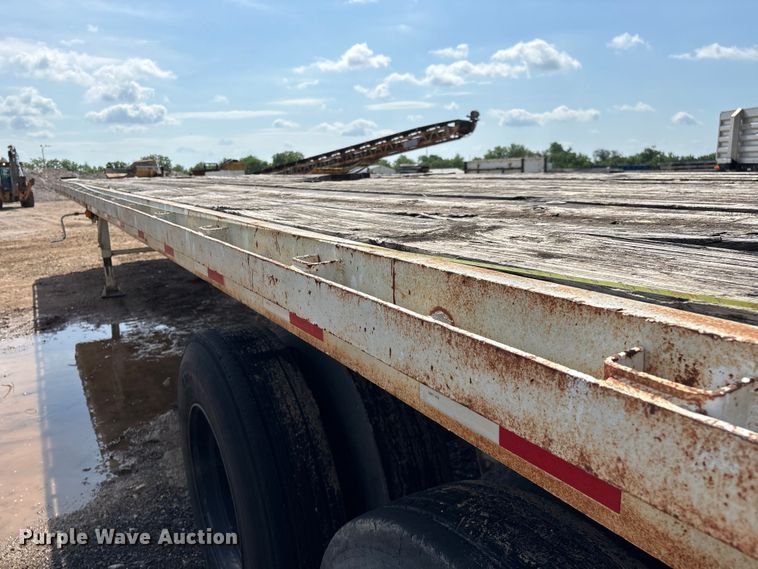 image for item FG0425 1994 Fontaine flatbed trailer