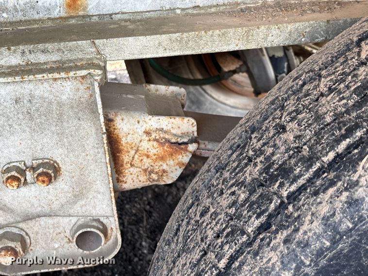 image for item FG0425 1994 Fontaine flatbed trailer