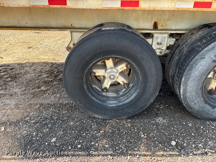 image for item FG0425 1994 Fontaine flatbed trailer