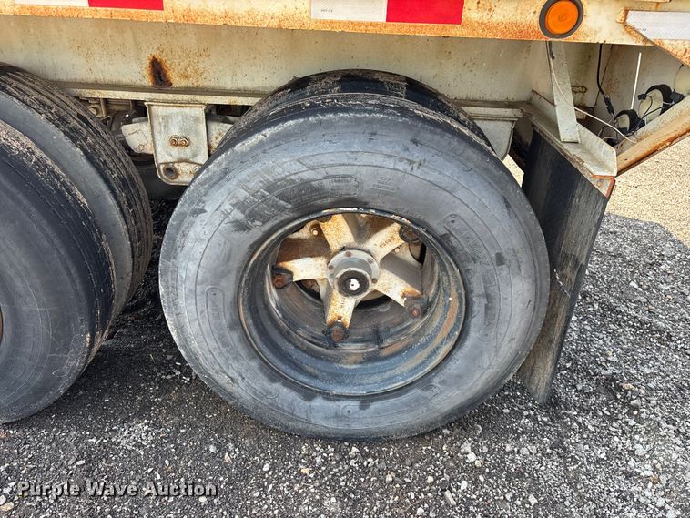 image for item FG0425 1994 Fontaine flatbed trailer
