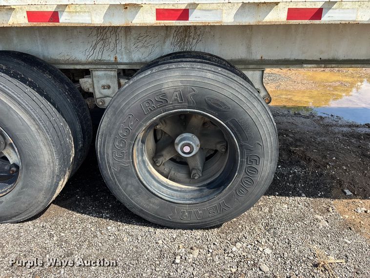 image for item FG0425 1994 Fontaine flatbed trailer