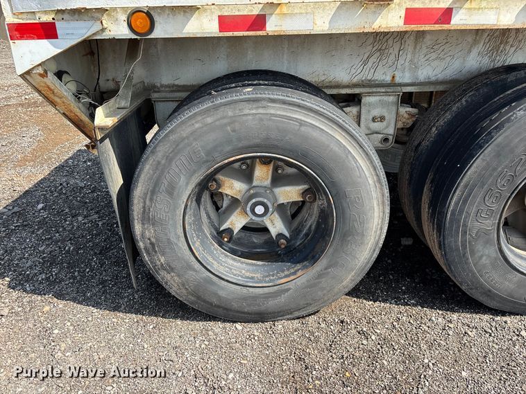 image for item FG0425 1994 Fontaine flatbed trailer