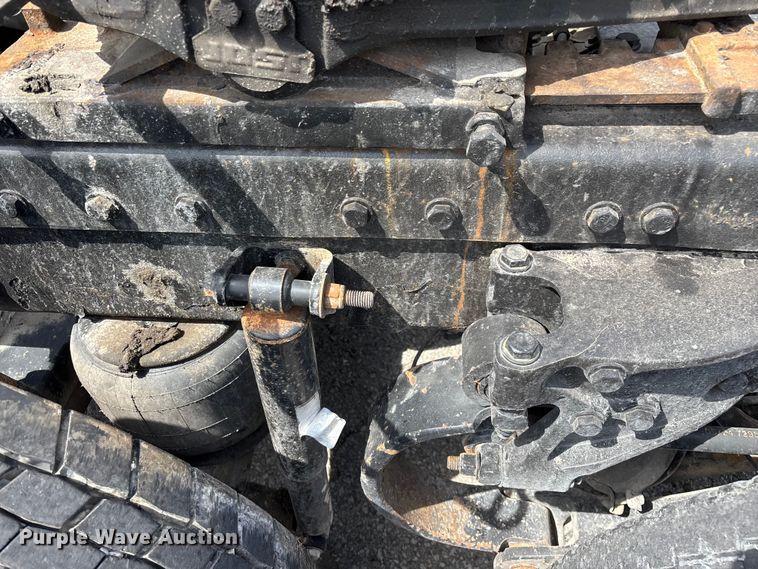 image for item FG0428 2007 Peterbilt 386 semi truck