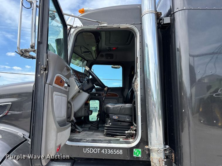 image for item FG0428 2007 Peterbilt 386 semi truck