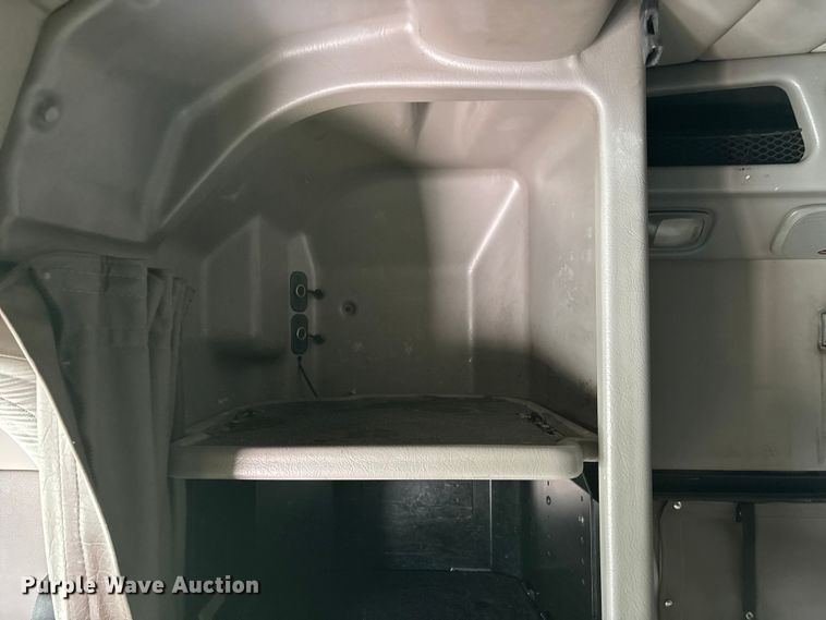 image for item FG0428 2007 Peterbilt 386 semi truck