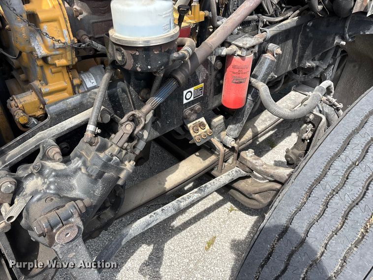 image for item FG0428 2007 Peterbilt 386 semi truck