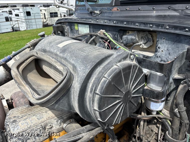 image for item FG0428 2007 Peterbilt 386 semi truck