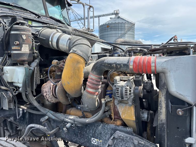 image for item FG0428 2007 Peterbilt 386 semi truck