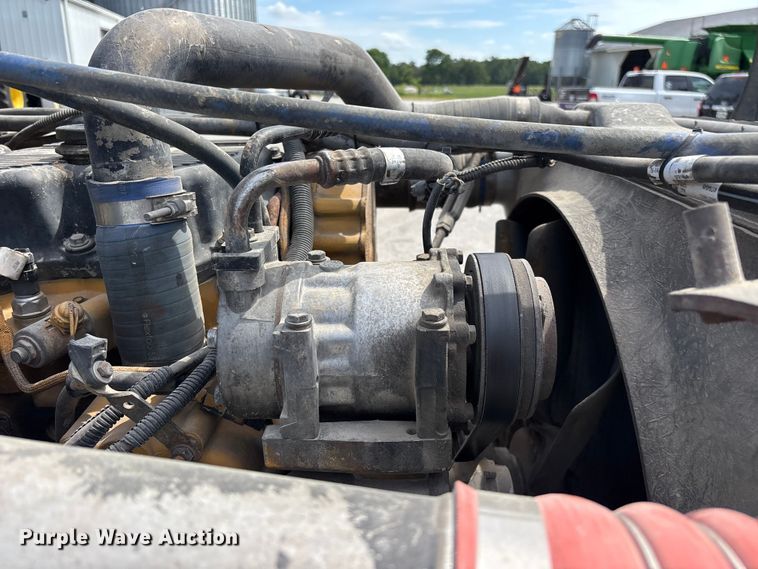 image for item FG0428 2007 Peterbilt 386 semi truck