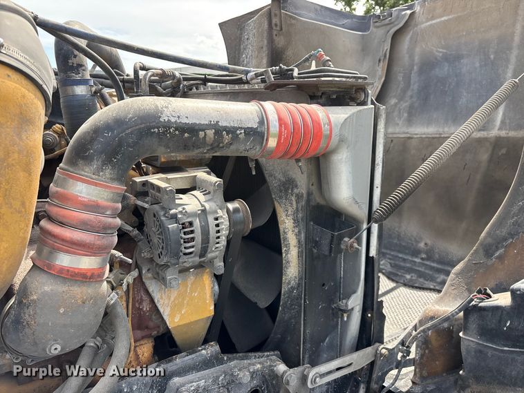 image for item FG0428 2007 Peterbilt 386 semi truck