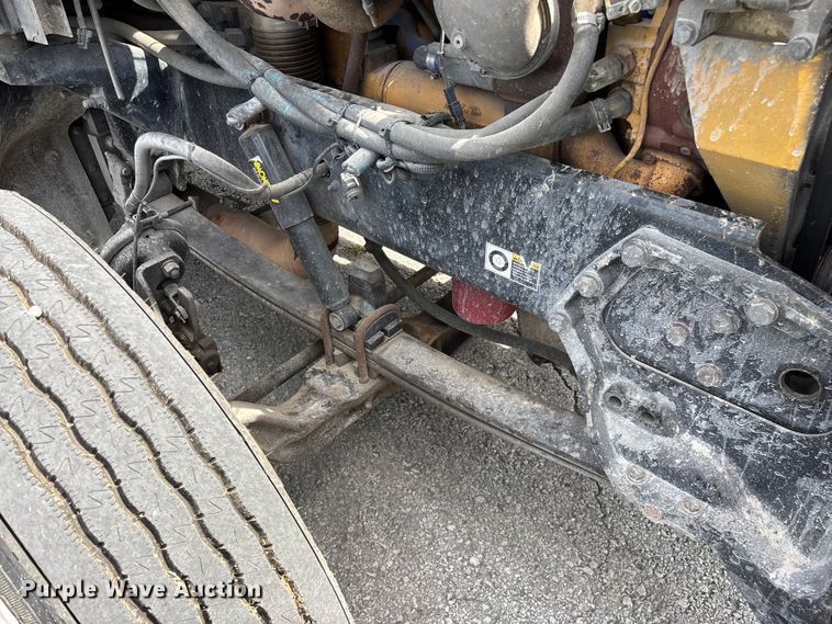 image for item FG0428 2007 Peterbilt 386 semi truck