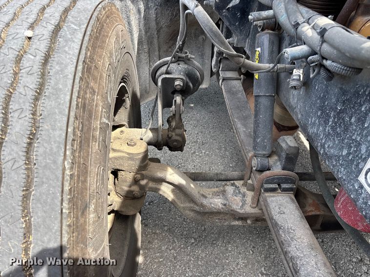 image for item FG0428 2007 Peterbilt 386 semi truck