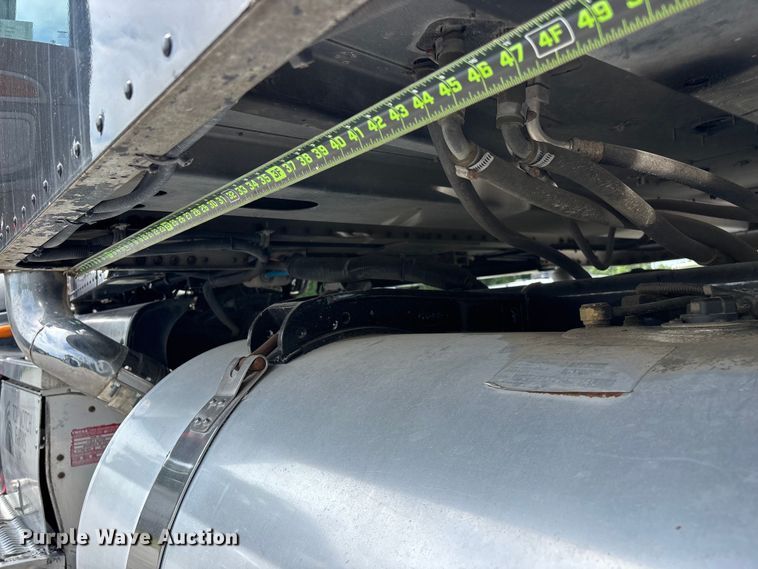 image for item FG0428 2007 Peterbilt 386 semi truck