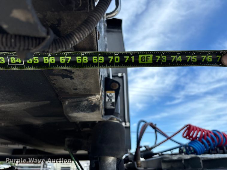 image for item FG0428 2007 Peterbilt 386 semi truck