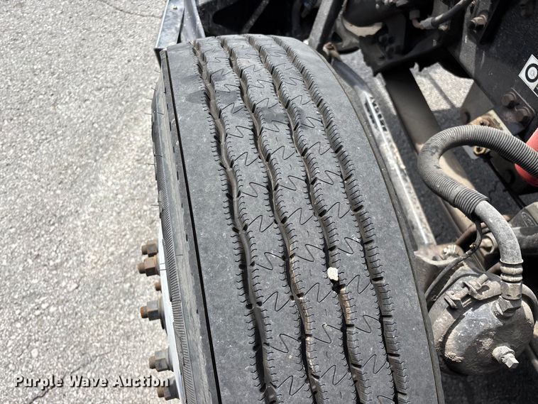image for item FG0428 2007 Peterbilt 386 semi truck