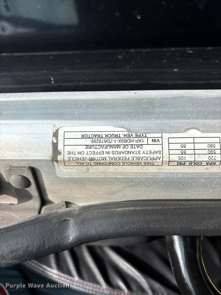 image for item FG0428 2007 Peterbilt 386 semi truck