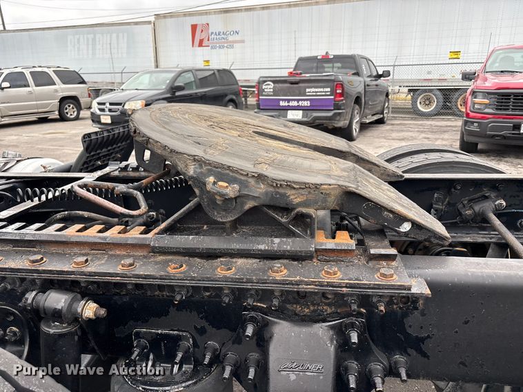 image for item FH7143 2017 Freightliner Cascadia semi truck