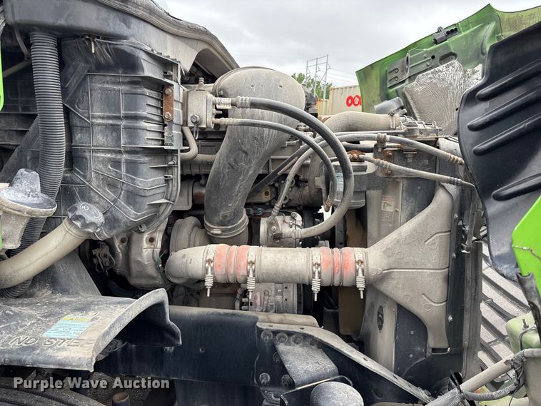image for item FH7143 2017 Freightliner Cascadia semi truck