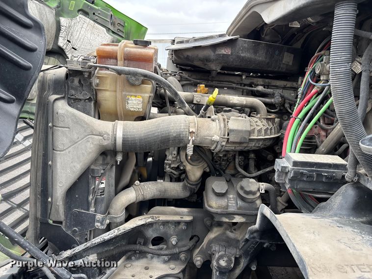 image for item FH7143 2017 Freightliner Cascadia semi truck