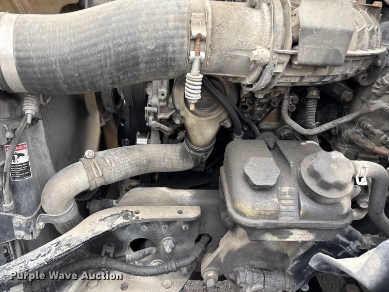 image for item FH7143 2017 Freightliner Cascadia semi truck