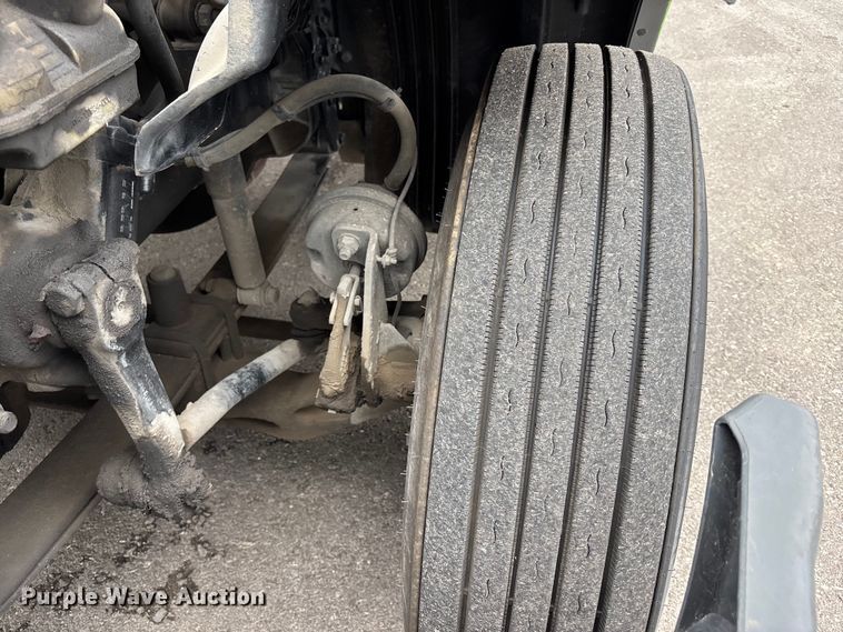 image for item FH7143 2017 Freightliner Cascadia semi truck