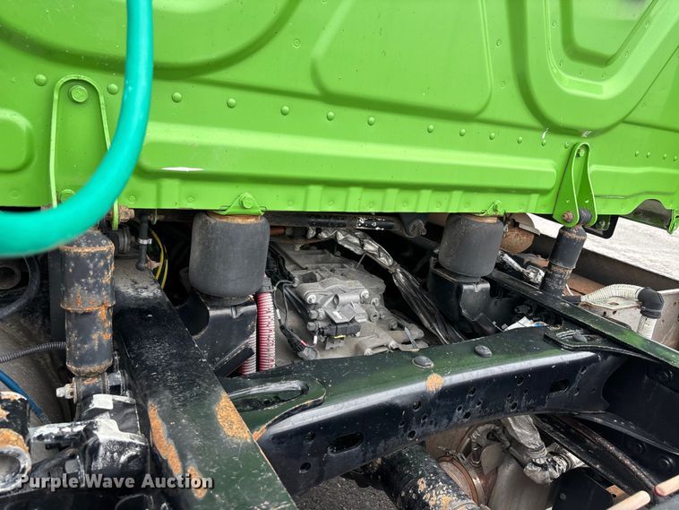 image for item FH7144 2017 Freightliner Cascadia semi truck