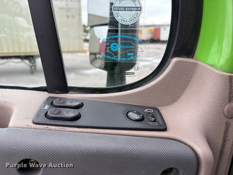 image for item FH7144 2017 Freightliner Cascadia semi truck