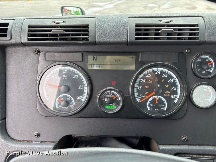 image for item FH7144 2017 Freightliner Cascadia semi truck